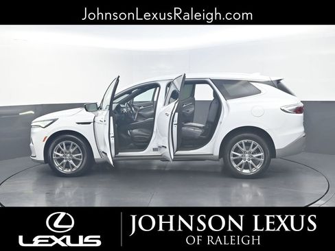 Used 2022 Buick Enclave Premium image 27