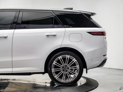 Used 2025 Land Rover Range Rover Sport Dynamic SE AWD/4WD image 9