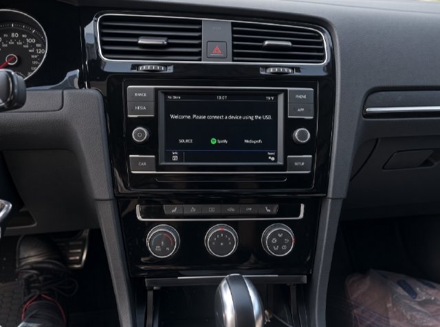 Used 2019 Volkswagen Golf 4-Door FWD image 8