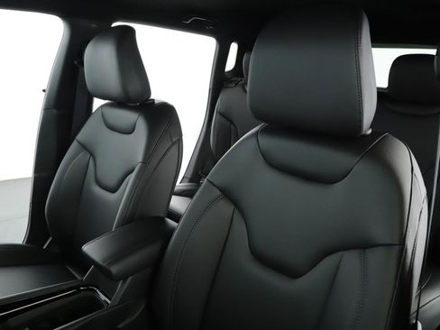 New 2026 Jeep Compass Limited image 4