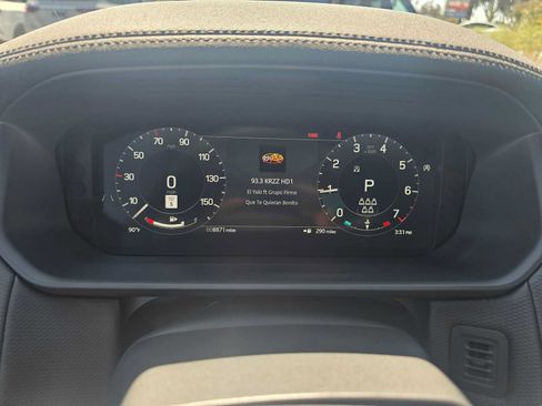 Used 2025 Land Rover Discovery Dynamic SE AWD/4WD image 27