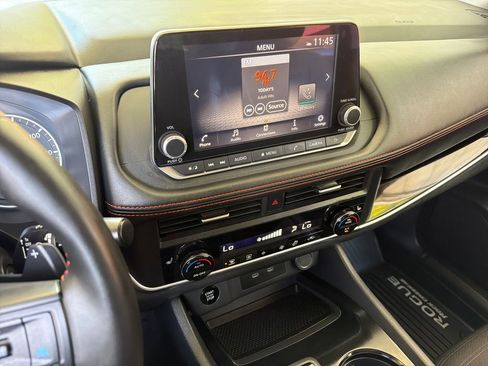 Used 2025 Nissan Rogue SV image 23