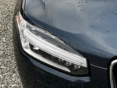 Used 2021 Volvo XC90 T5 Momentum w/ Protection Package Premier image 27