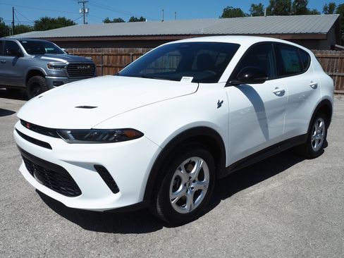 New 2025 Dodge Hornet GT image 2