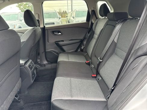 Used 2022 Nissan Rogue SV image 17