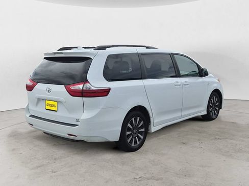 Used 2019 Toyota Sienna LE AWD/4WD image 5