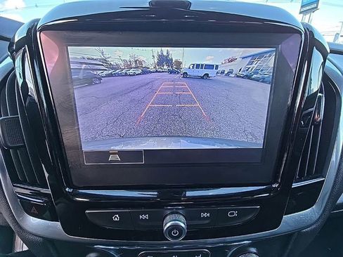 Used 2023 Chevrolet Traverse LT image 18