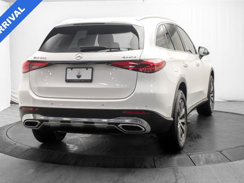 Used 2025 Mercedes-Benz GLC 300 4MATIC image 3