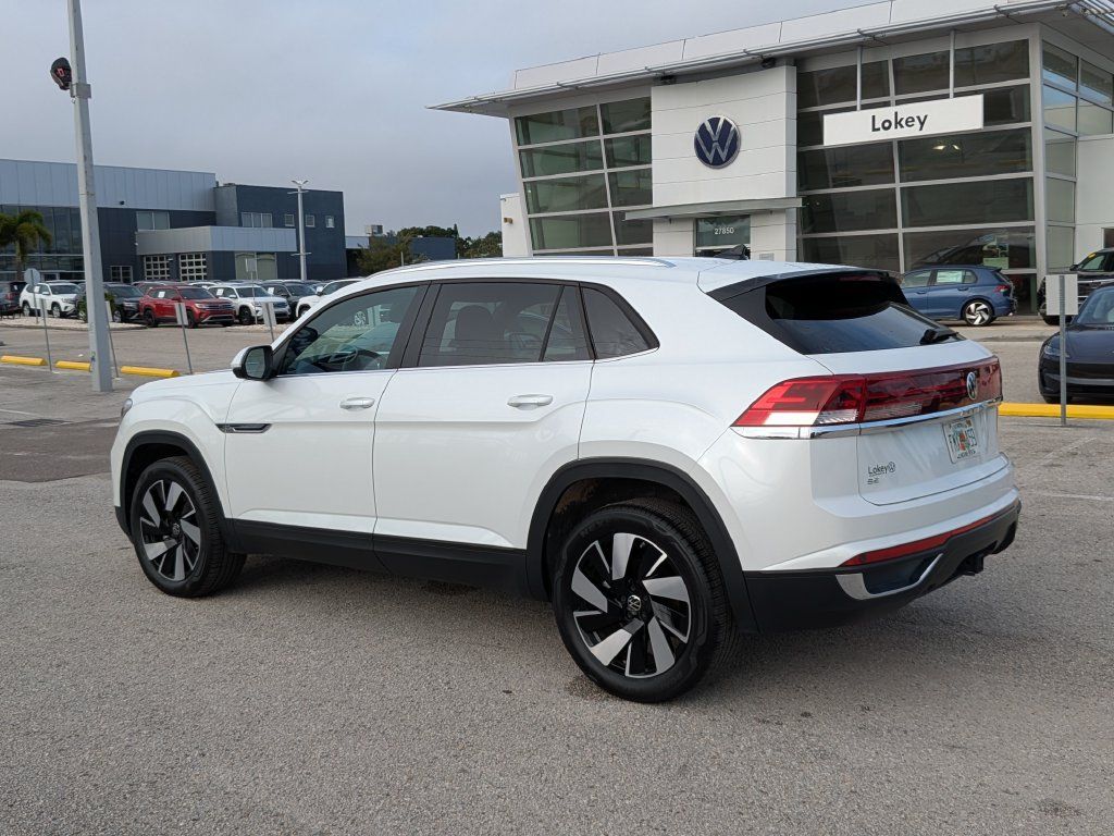 Certified 2026 Volkswagen Atlas Cross Sport SE FWD image 4
