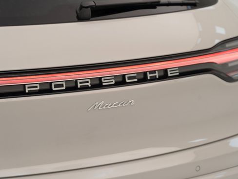 Certified 2026 Porsche Macan AWD/4WD image 13