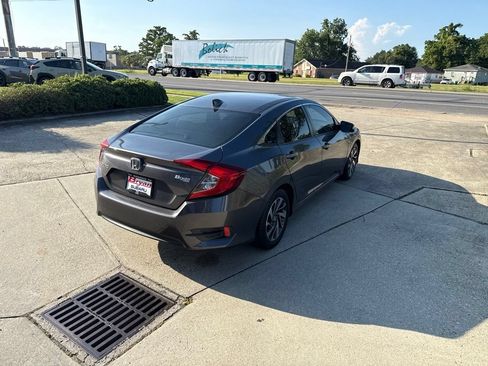 Used 2018 Honda Civic EX image 7