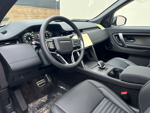 Used 2025 Land Rover Discovery Sport Dynamic SE image 12