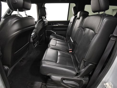 Used 2024 Jeep Wagoneer 4WD w/ Premium Group I image 15