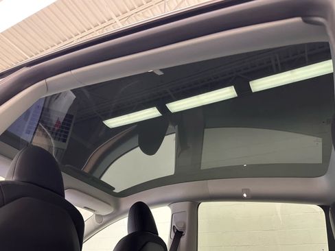 Used 2024 Tesla Model Y Long Range image 37