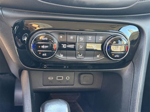 Used 2021 Buick Encore GX Select w/ Sport Touring Package image 18