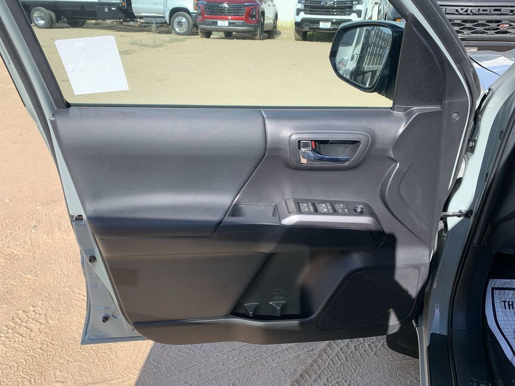 Used 2023 Toyota Tacoma TRD Sport AWD/4WD image 27