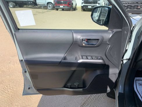 Used 2023 Toyota Tacoma TRD Sport AWD/4WD image 27