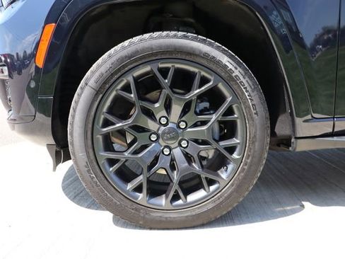 Used 2024 Jeep Grand Cherokee L Summit AWD/4WD image 30