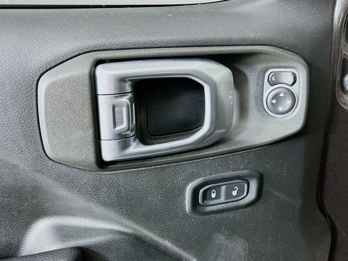 Used 2018 Jeep Wrangler Unlimited Sport S image 24