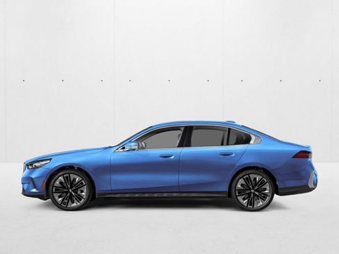 Used 2025 BMW 530i xDrive AWD/4WD image 3