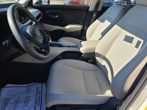 Used 2023 Honda HR-V LX image 8