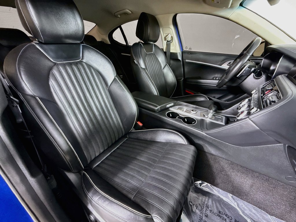Used 2022 Genesis G70 3.3T RWD image 27