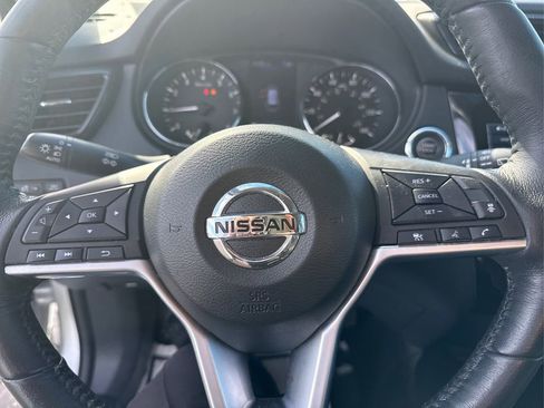 Used 2018 Nissan Rogue SV w/ Premium Package image 14