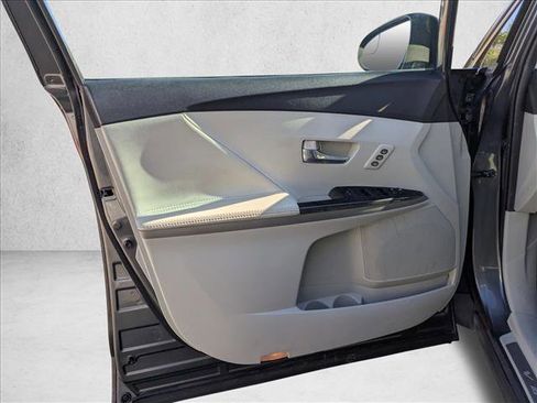 Used 2013 Toyota Venza XLE image 12