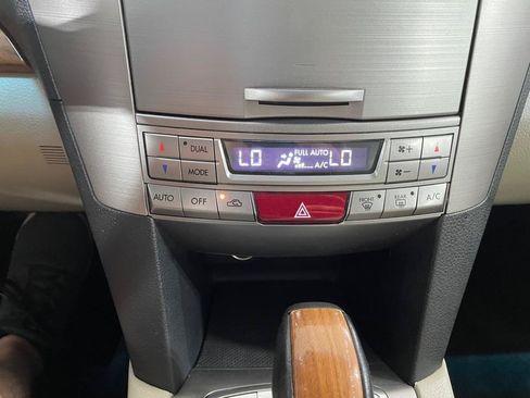 Used 2013 Subaru Outback 2.5i Limited w/ Moonroof Pkg AWD/4WD image 31