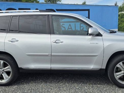 Used 2013 Toyota Highlander Limited AWD/4WD image 2