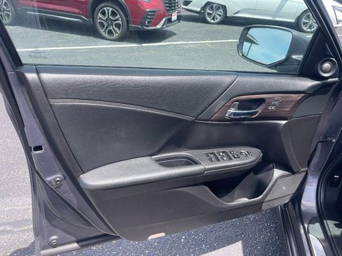 Used 2017 Honda Accord Touring image 17