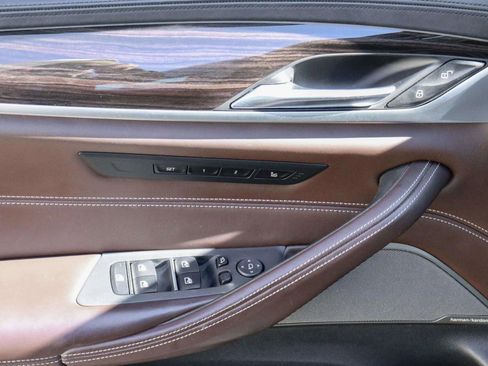 Used 2018 BMW 540i xDrive image 15