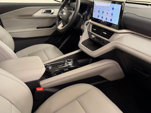 New 2026 Ford Explorer Active w/ Active Comfort Package image 24