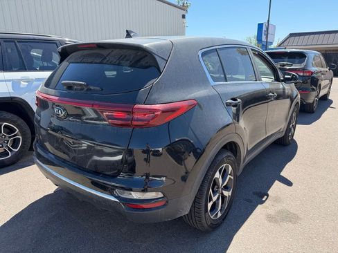 Used 2022 Kia Sportage LX image 3