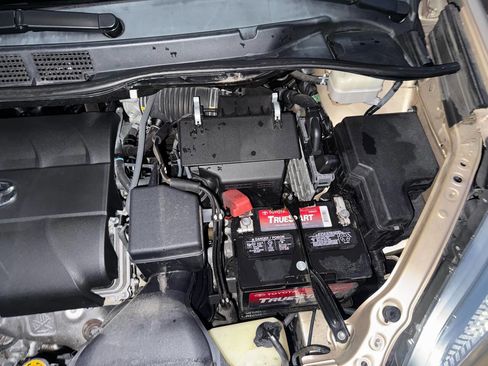 Used 2014 Toyota Sienna XLE image 53