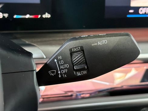 Used 2023 BMW 740i image 34