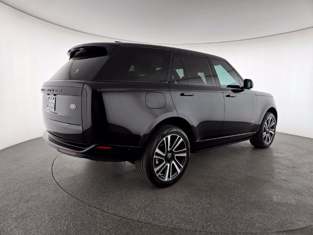 Used 2023 Land Rover Range Rover SE AWD/4WD image 2