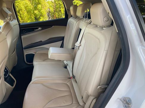 Used 2019 Lincoln Nautilus Reserve FWD image 34