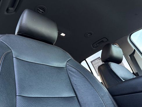 Used 2020 Chevrolet Traverse LT w/ LPO, Black Accent Package image 21