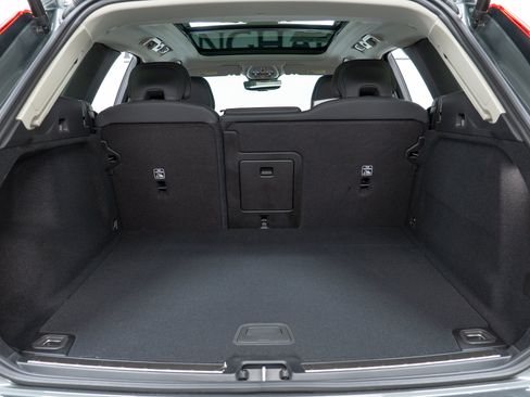 New 2026 Volvo XC60 B5 Plus AWD/4WD image 10