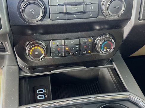 Used 2019 Ford F350 XLT w/ XLT Premium Package AWD/4WD image 14