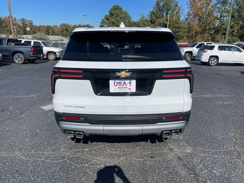 Certified 2025 Chevrolet Traverse LT image 4