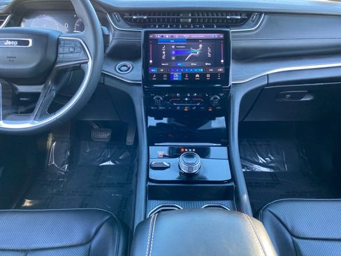 Used 2024 Jeep Grand Cherokee L Limited w/ Luxury Tech Group II image 11