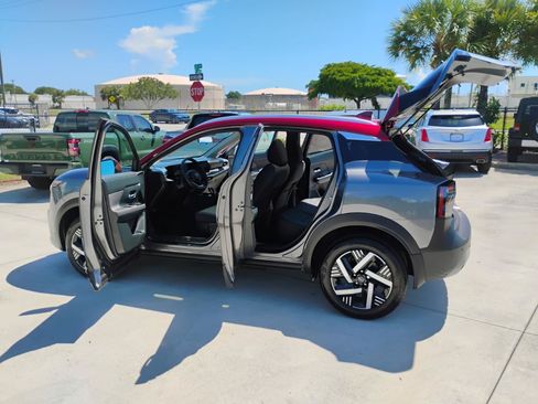 Used 2025 Nissan Kicks SV w/ SV Premium Package FWD image 35