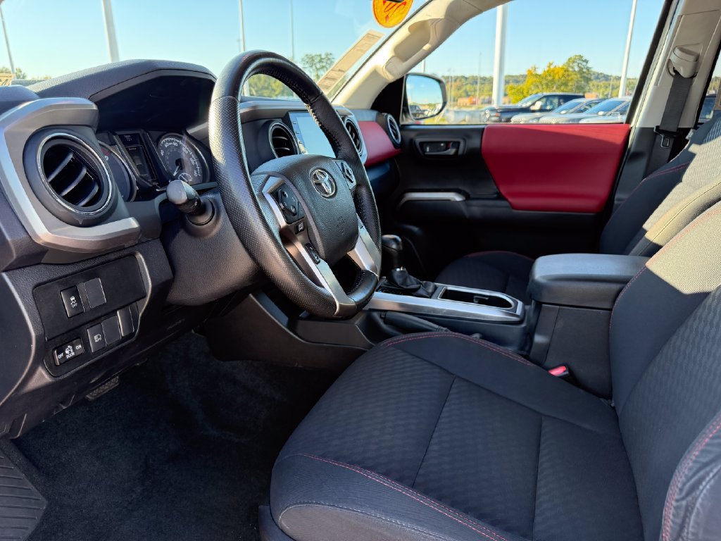 Used 2022 Toyota Tacoma SR5 w/ Technology Package RWD image 4