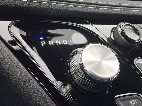 New 2026 Chrysler Pacifica Select image 11