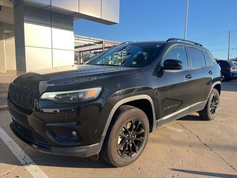 Used 2023 Jeep Cherokee Altitude Lux image 2