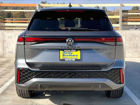 New 2026 Volkswagen Tiguan SE R-Line FWD image 3