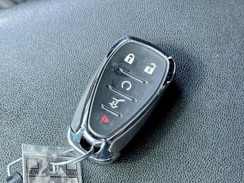 Used 2021 Chevrolet Equinox LT image 33