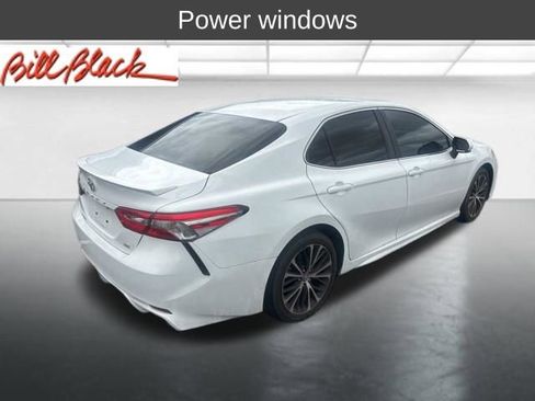Used 2018 Toyota Camry SE image 6